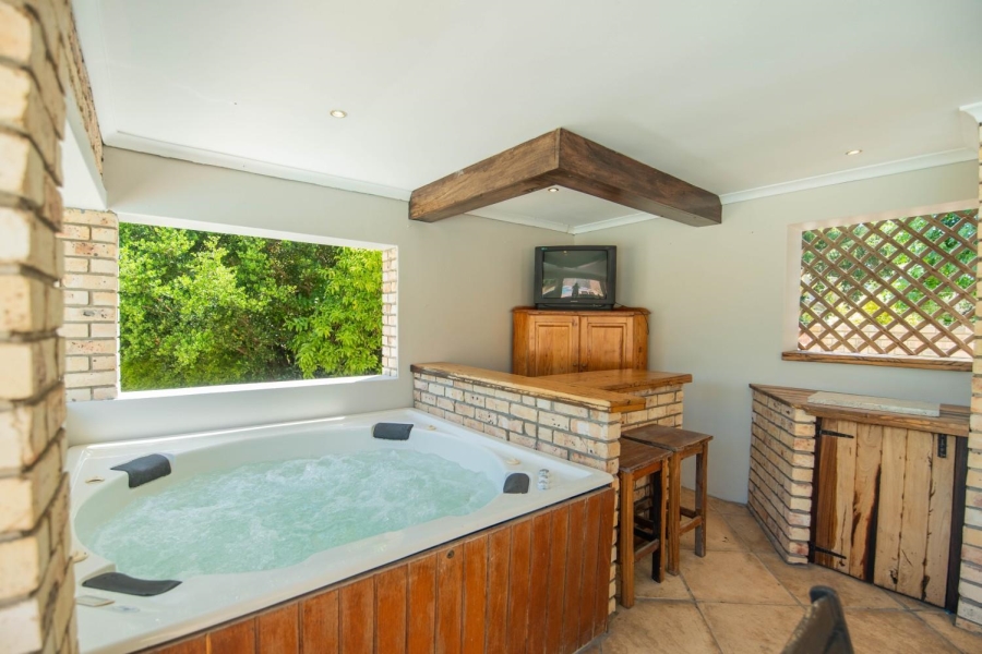 6 Bedroom Property for Sale in Walmer Heights Eastern Cape